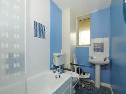 Room Southwark Park Road in Greater London