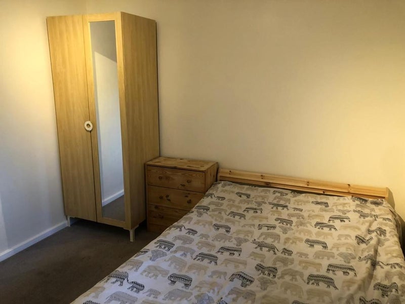 Room Southwark Park Road in Greater London