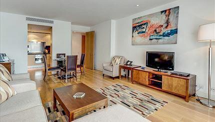Flat Westferry Circus in Greater London