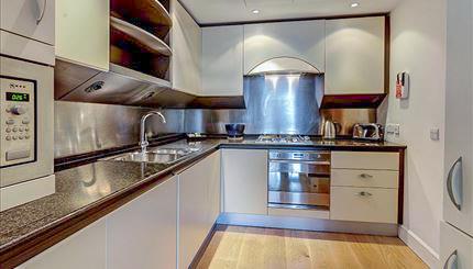 Flat Westferry Circus in Greater London