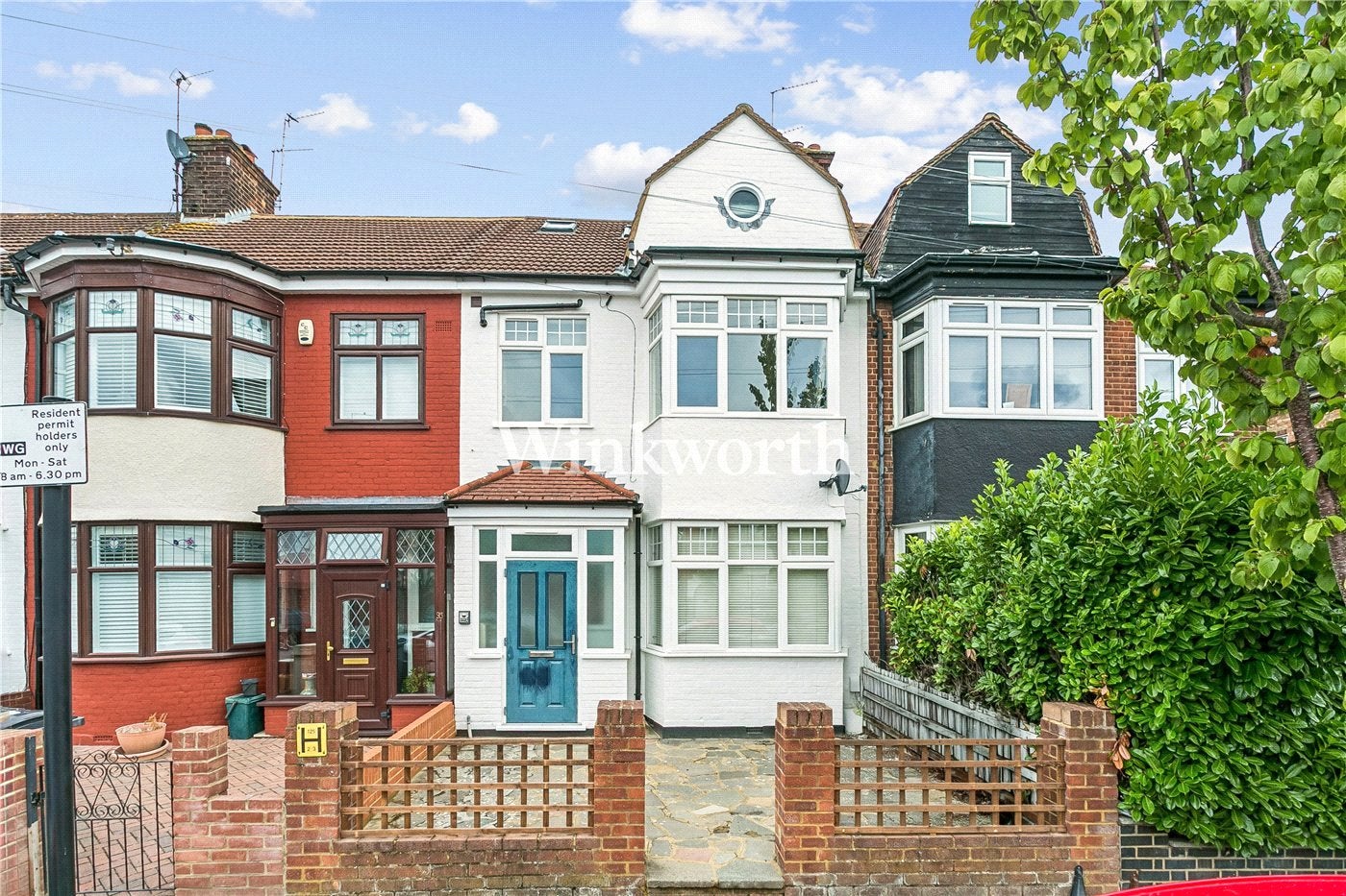 Flat Stirling Road in Greater London