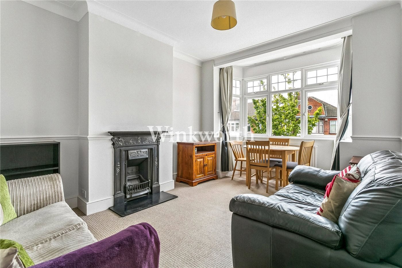 Flat Stirling Road in Greater London