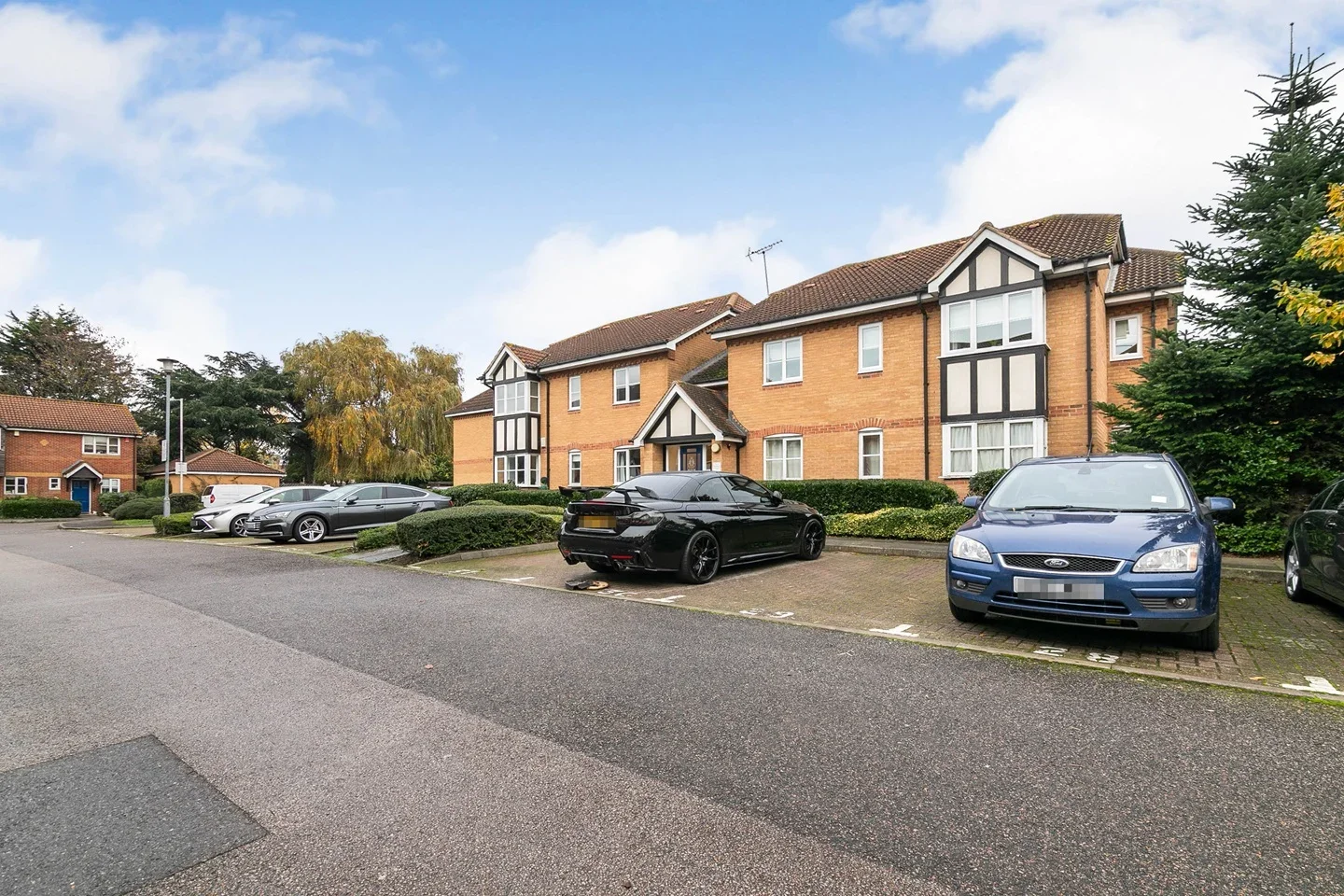 Flat Lea Valley Road in Greater London