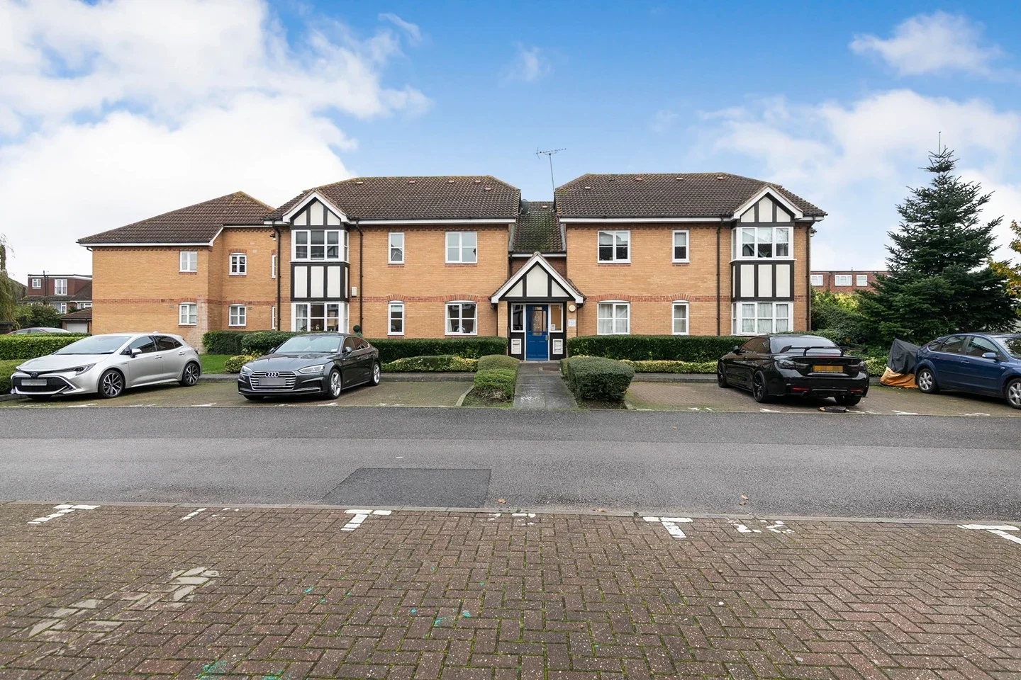 Flat Lea Valley Road in Greater London