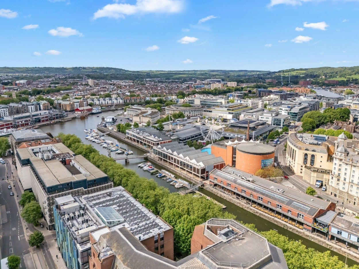 Flat Marsh Street in Bristol
