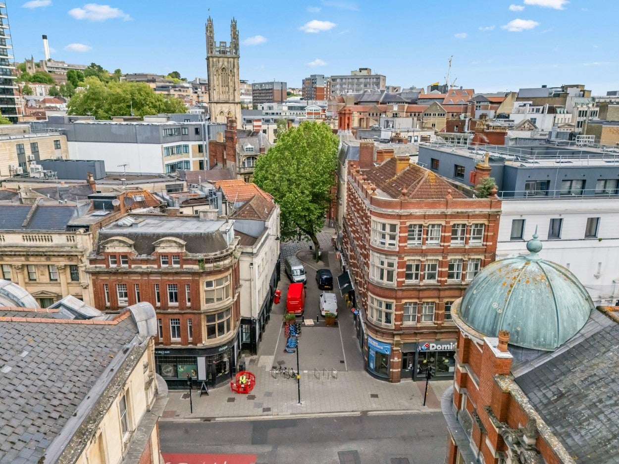 Flat Marsh Street in Bristol