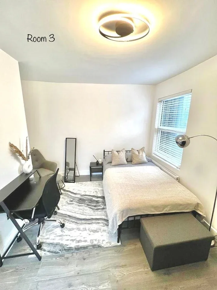 Room New Road in Greater London