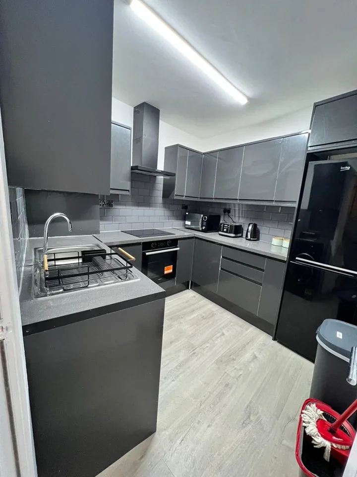 Room New Road in Greater London