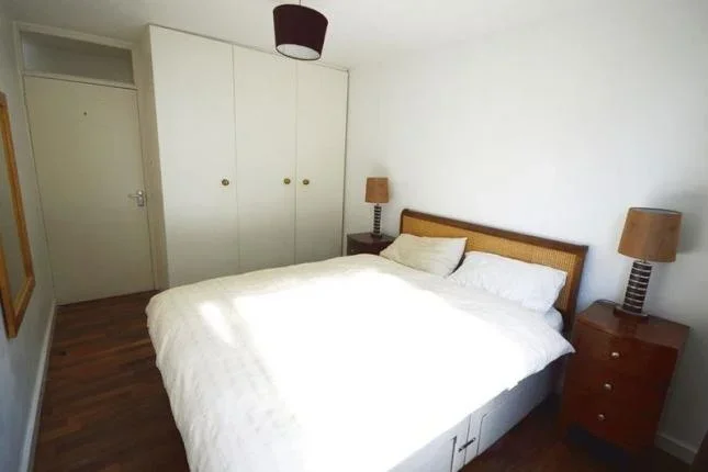 Flat Aldsworth Close in City of Westminster