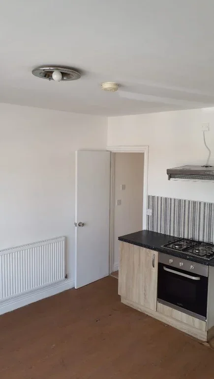 Flat Havering Road in Greater London