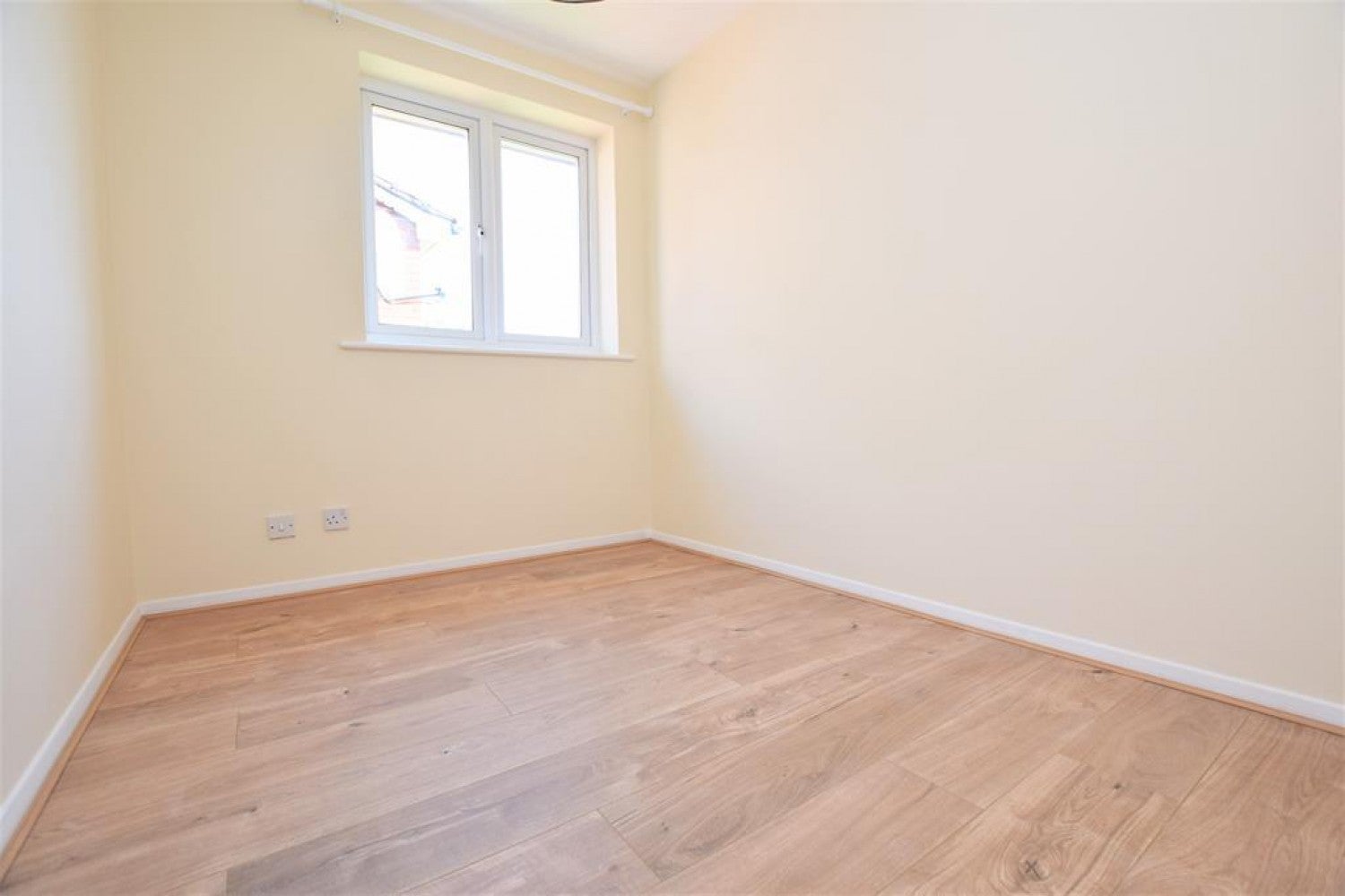 Flat Capstan Close in Greater London