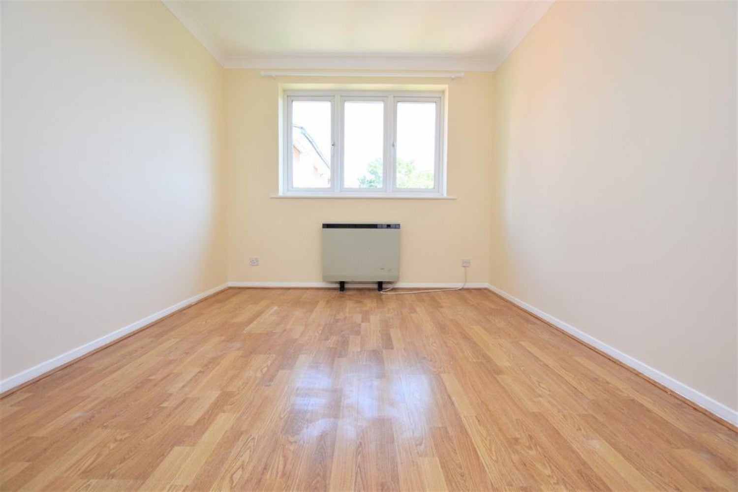 Flat Capstan Close in Greater London