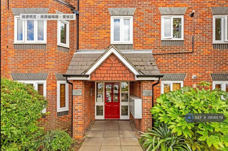 Flat Sir Cyril Black Way in Greater London