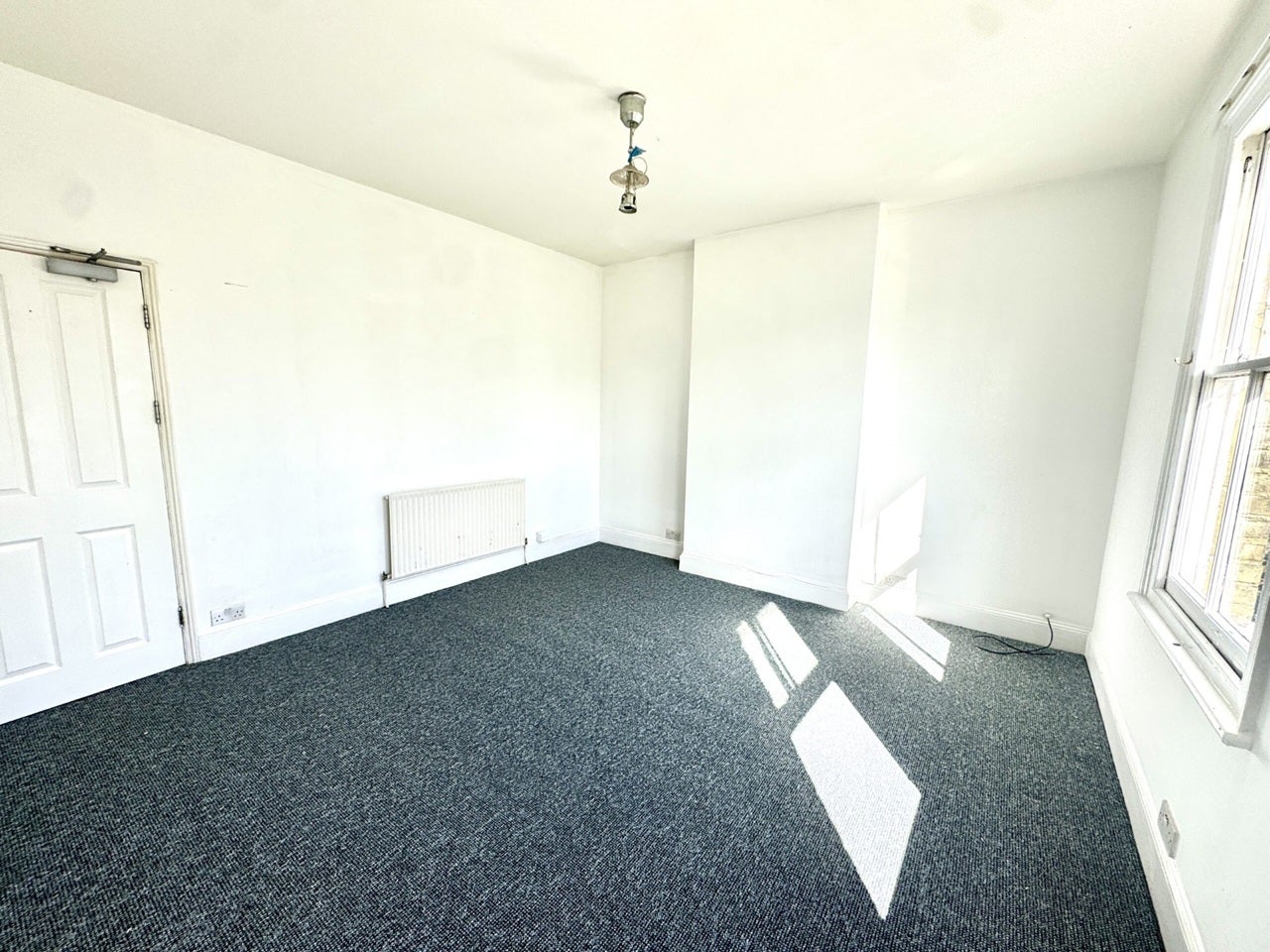 Room Chatham Road in Greater London
