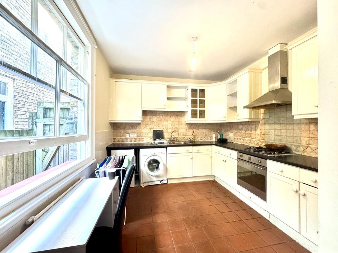 Room Chatham Road in Greater London