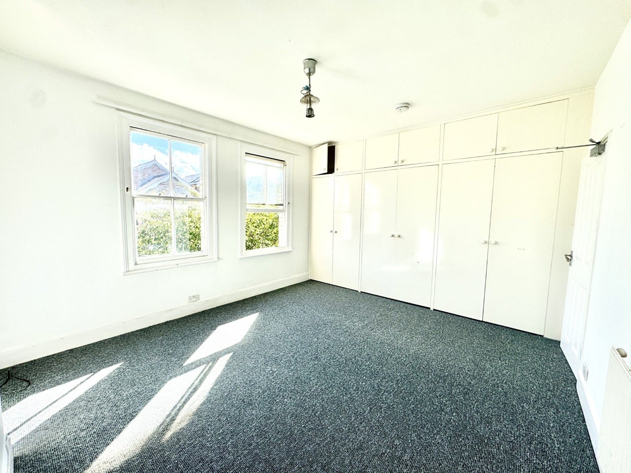 Room Chatham Road in Greater London