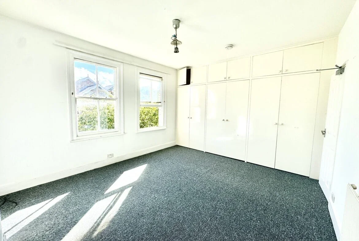 Room Chatham Road in Greater London