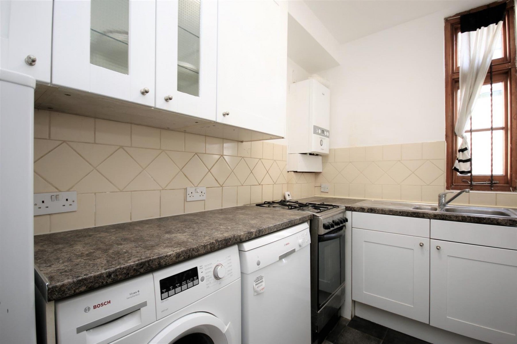 House Thornhill Square in Greater London
