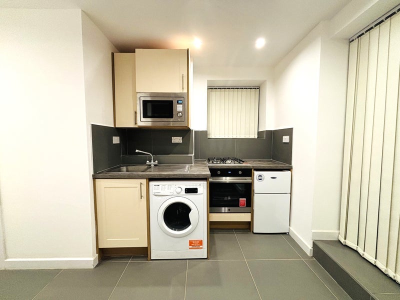 Flat Old Lansdowne Road in Manchester