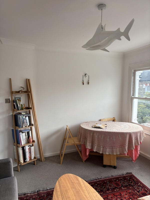 Room Saratoga Road in Greater London