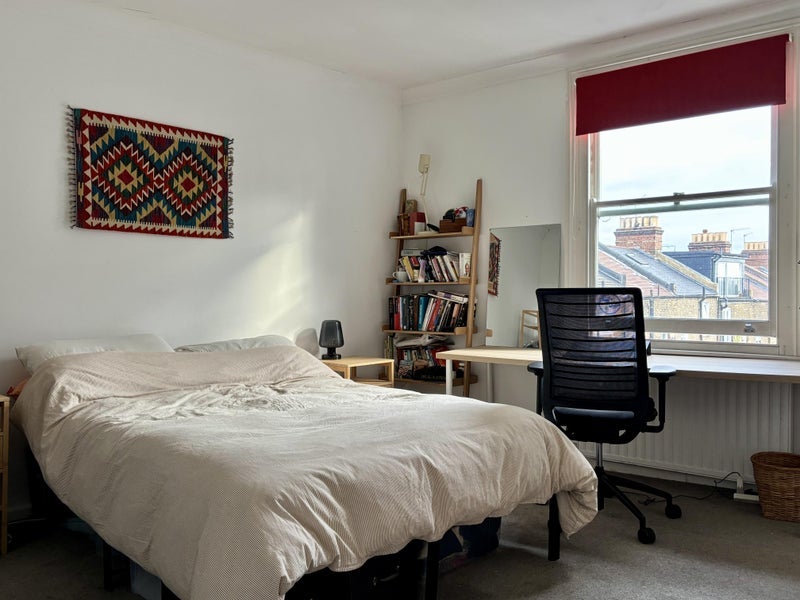 Room Saratoga Road in Greater London