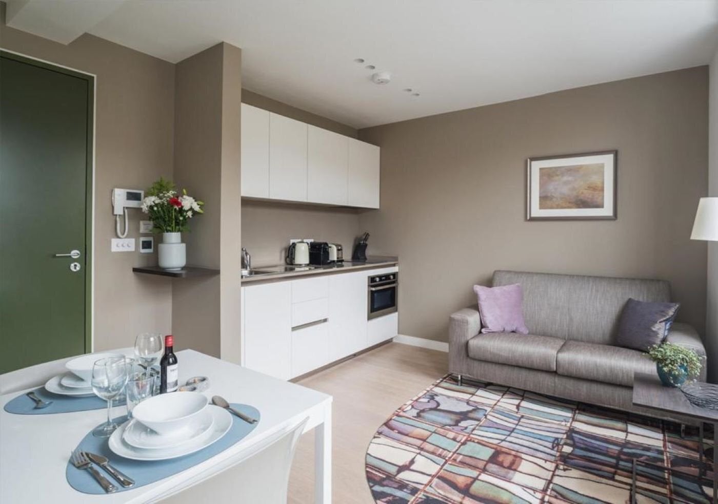 Flat Oriel Place in Greater London