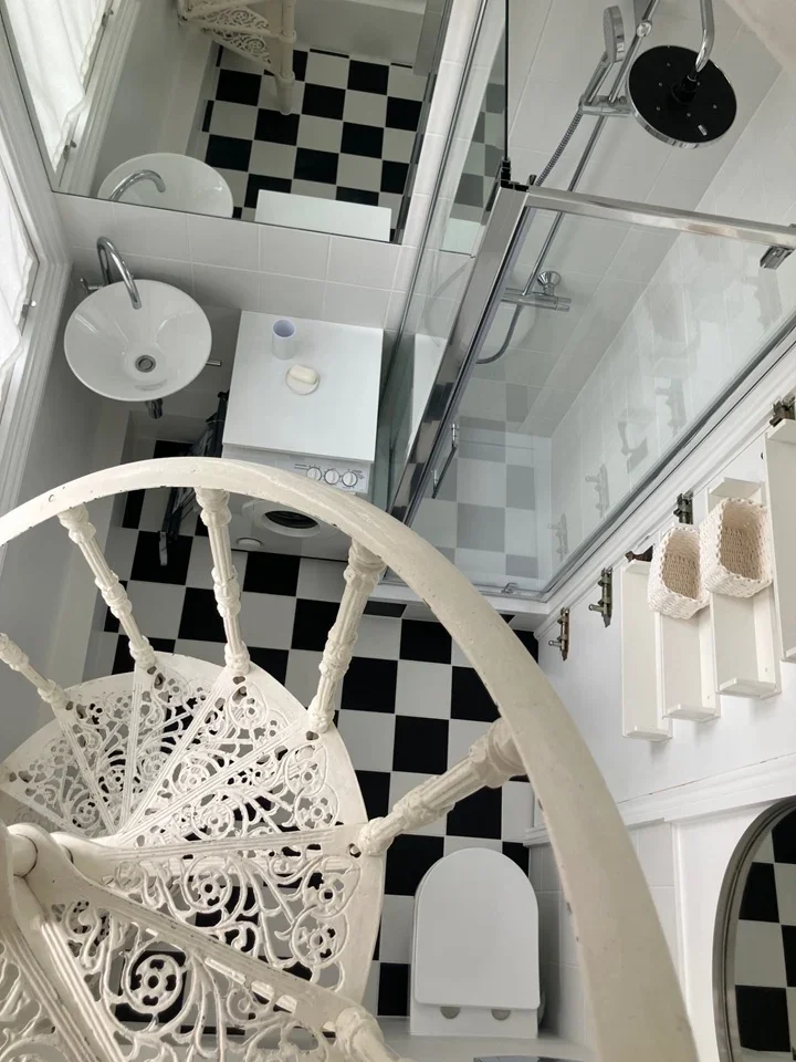 Flat Arundel Gardens in Greater London