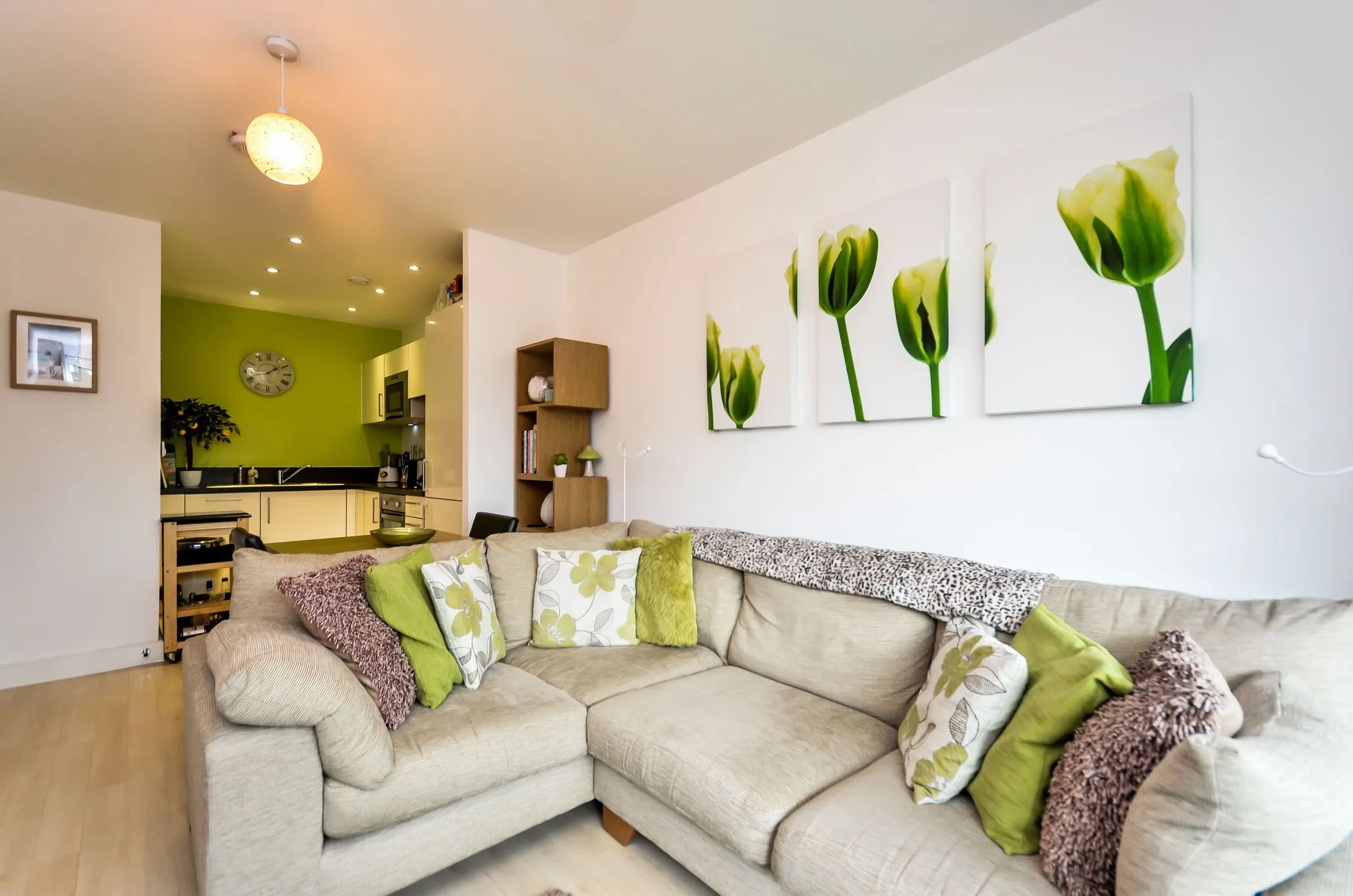 Flat Booth Road in Greater London