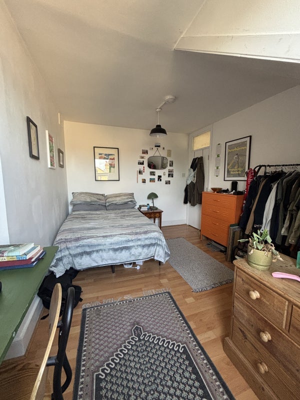 Room Glengarry Road in Greater London