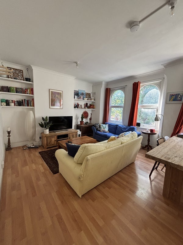 Room Glengarry Road in Greater London