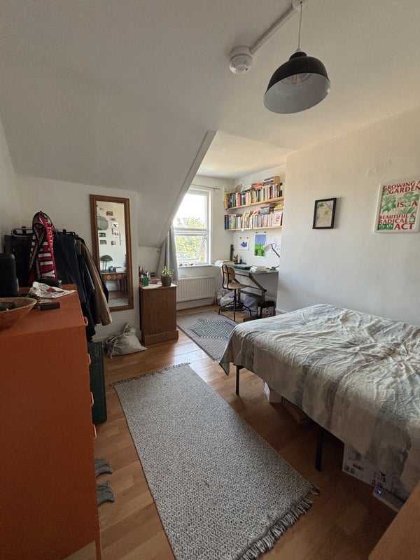 Room Glengarry Road in Greater London