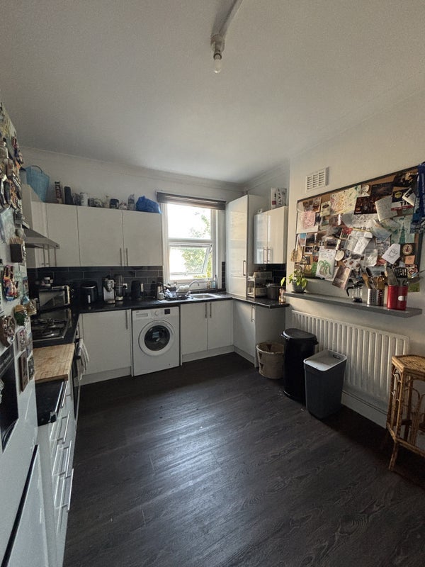 Room Glengarry Road in Greater London