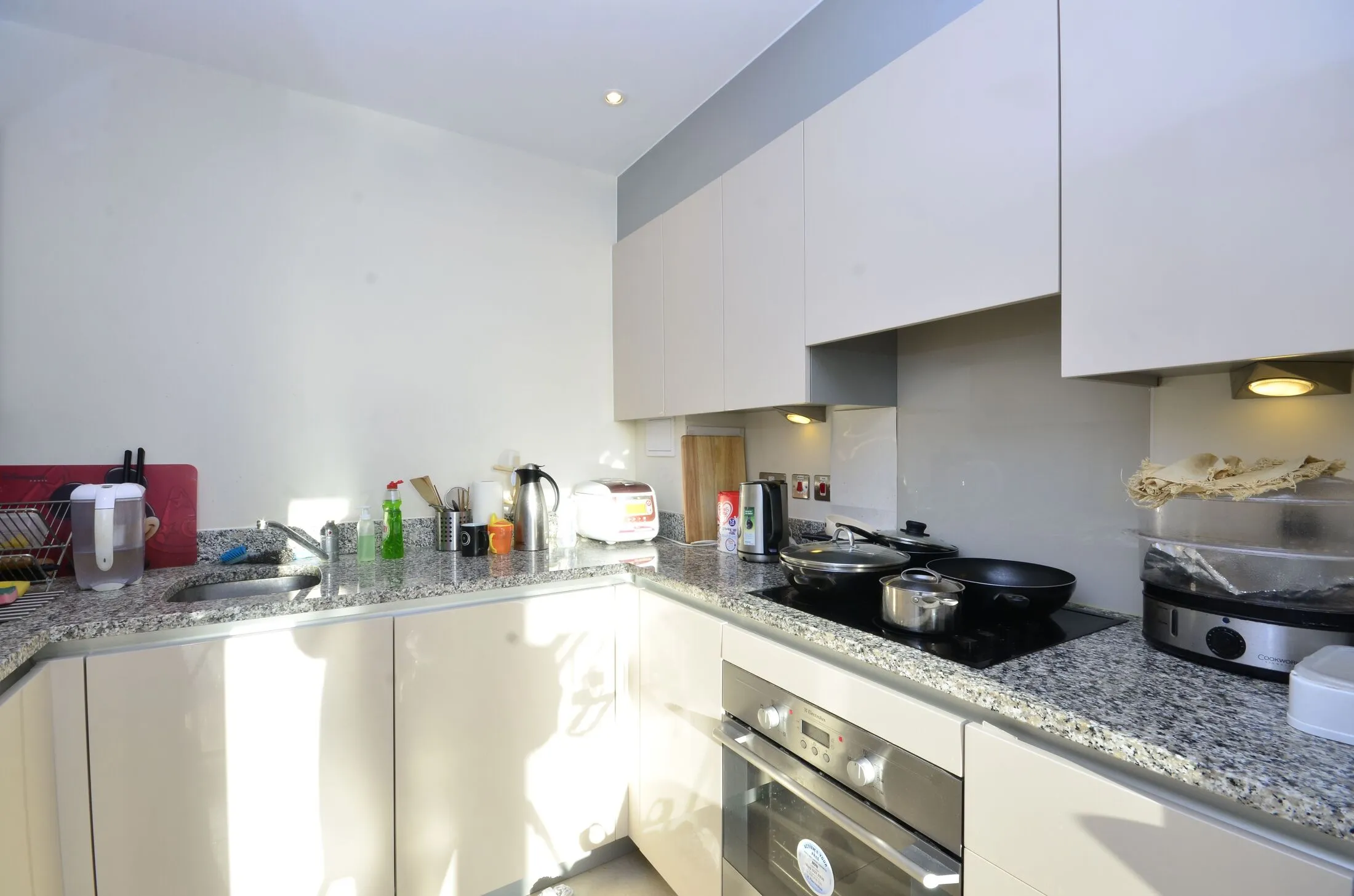 Flat Peacock Close in Greater London