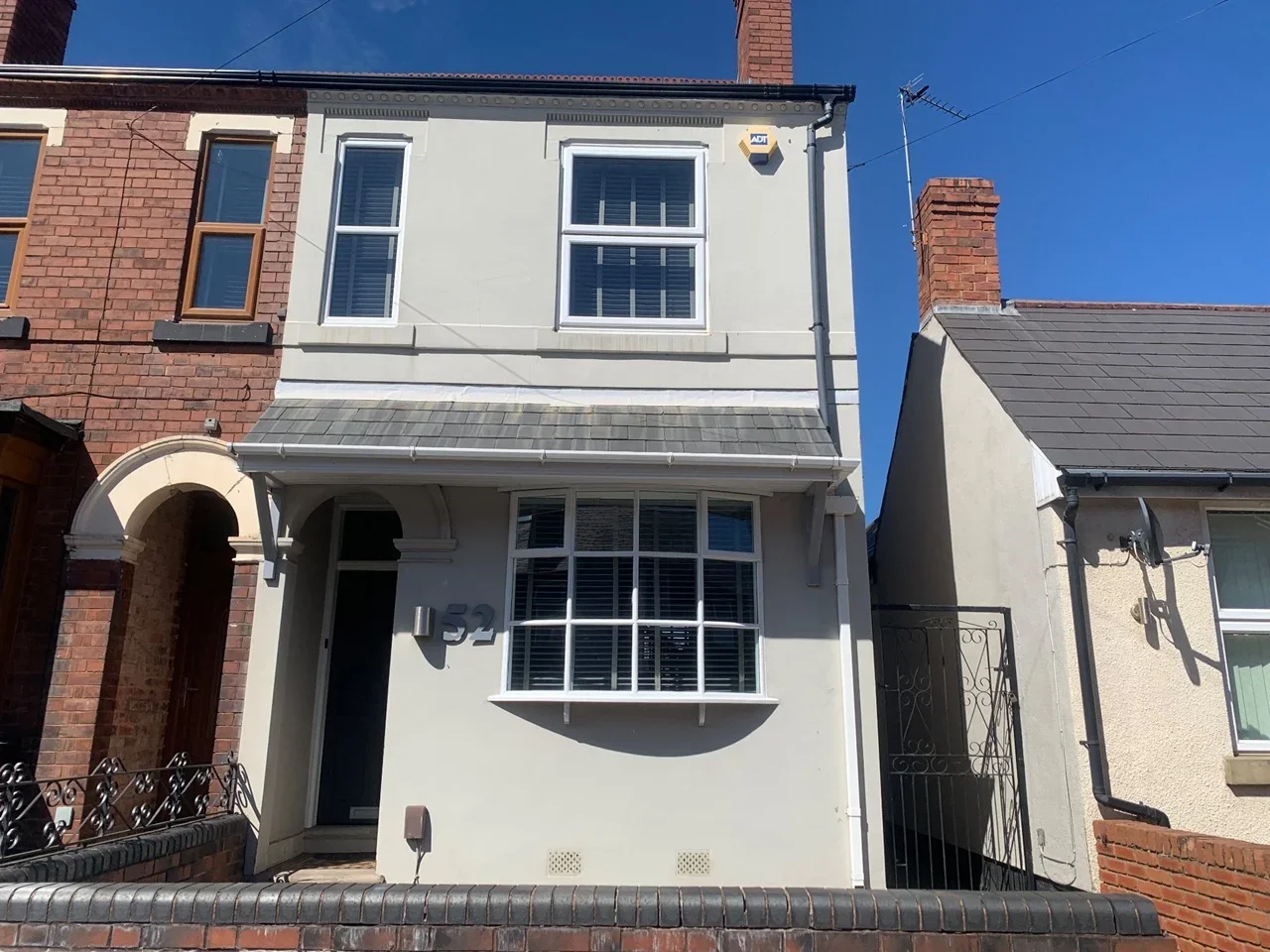 House Wellington Place in Willenhall
