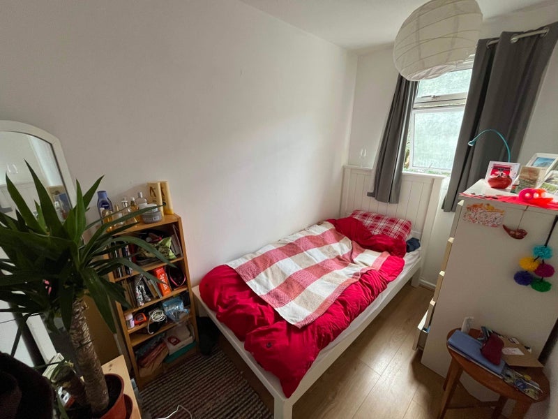 Room Surr Street in Greater London