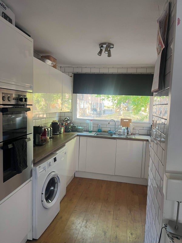 Room Surr Street in Greater London
