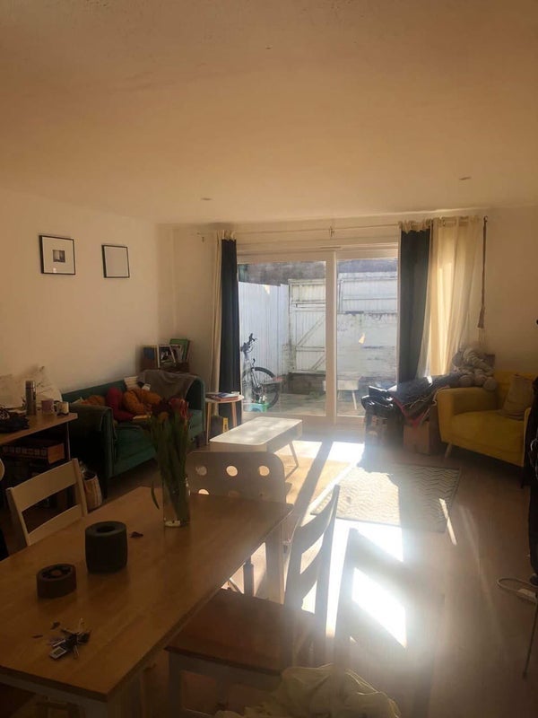 Room Surr Street in Greater London