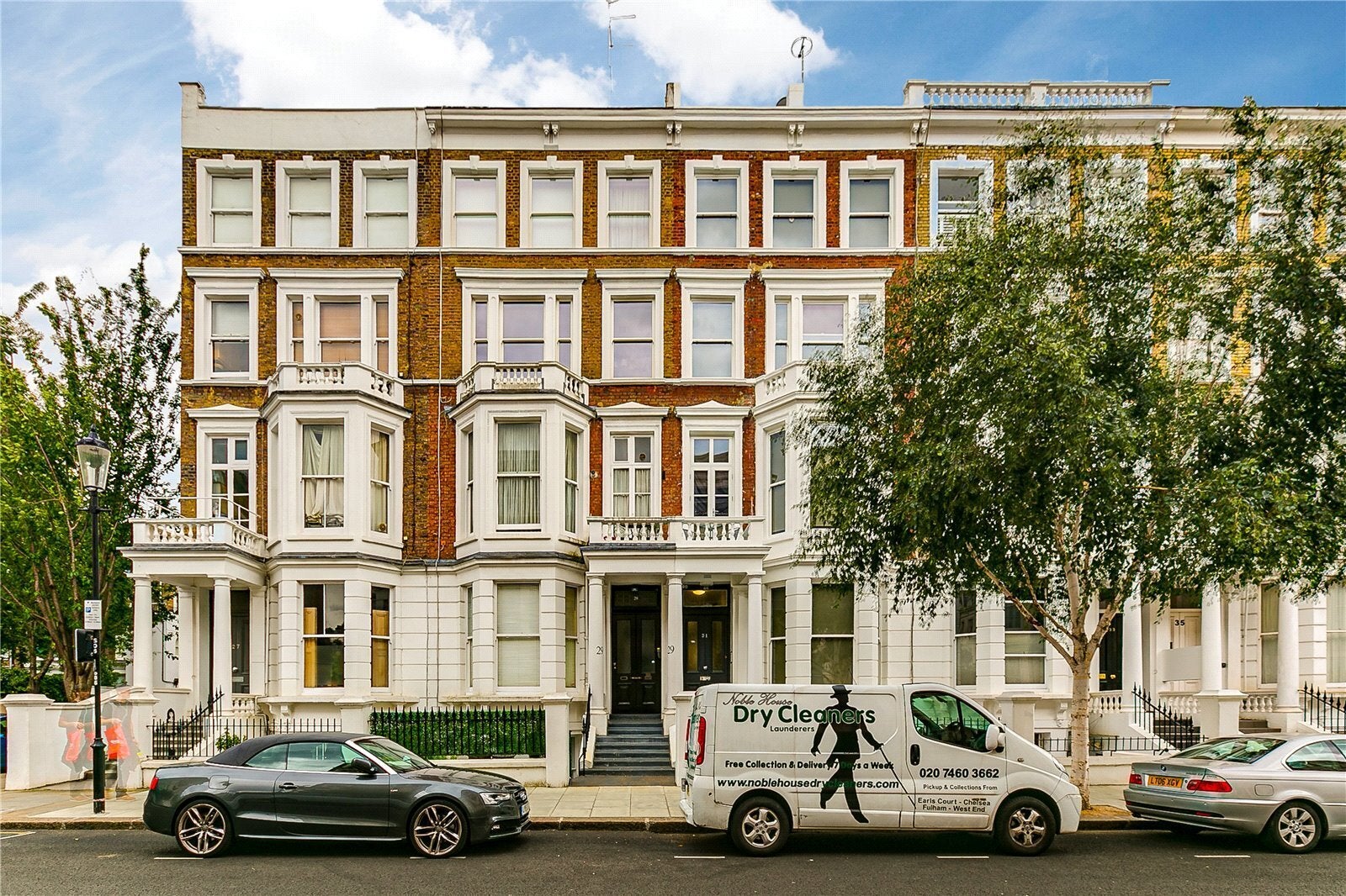 Flat Longridge Road in Greater London