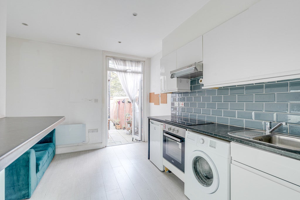 Flat Willingdon Road in Greater London