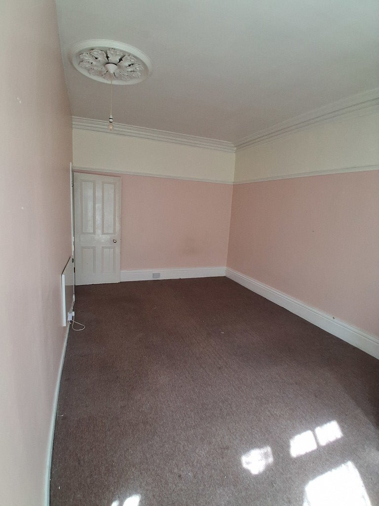 Flat Penn Road in Wolverhampton
