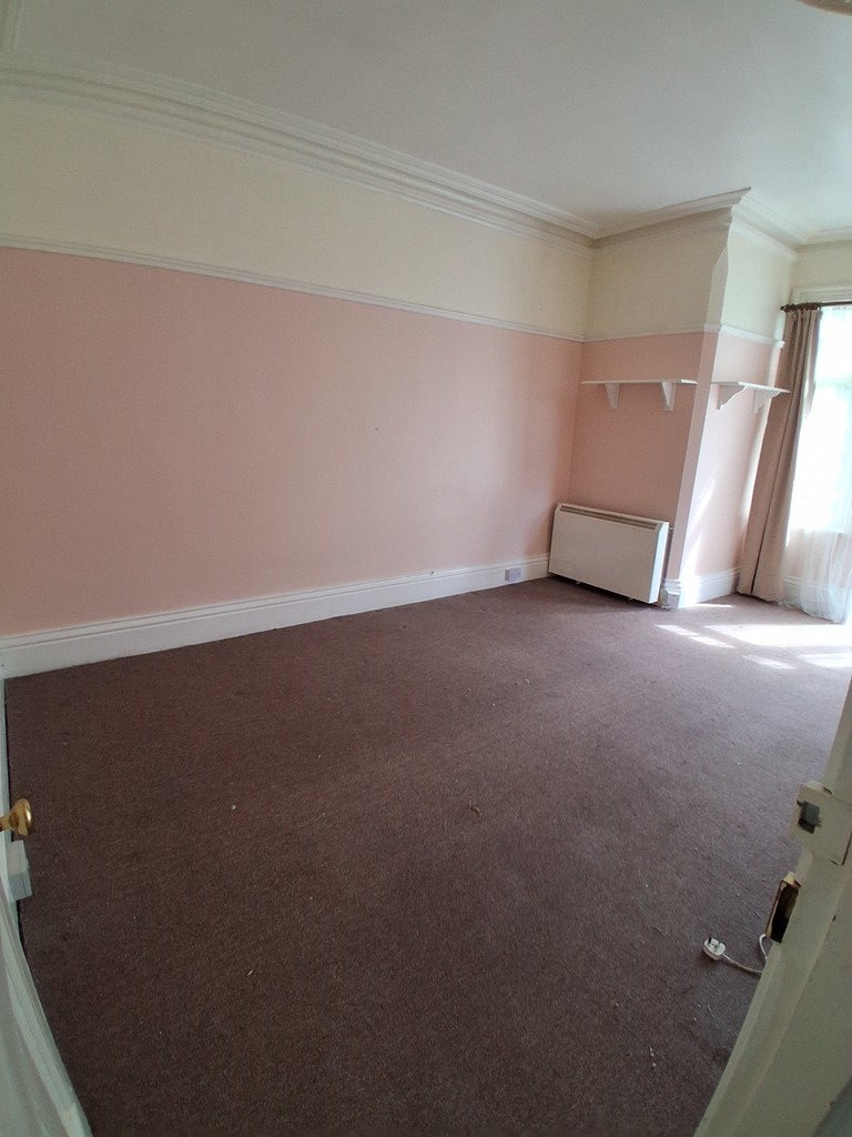 Flat Penn Road in Wolverhampton