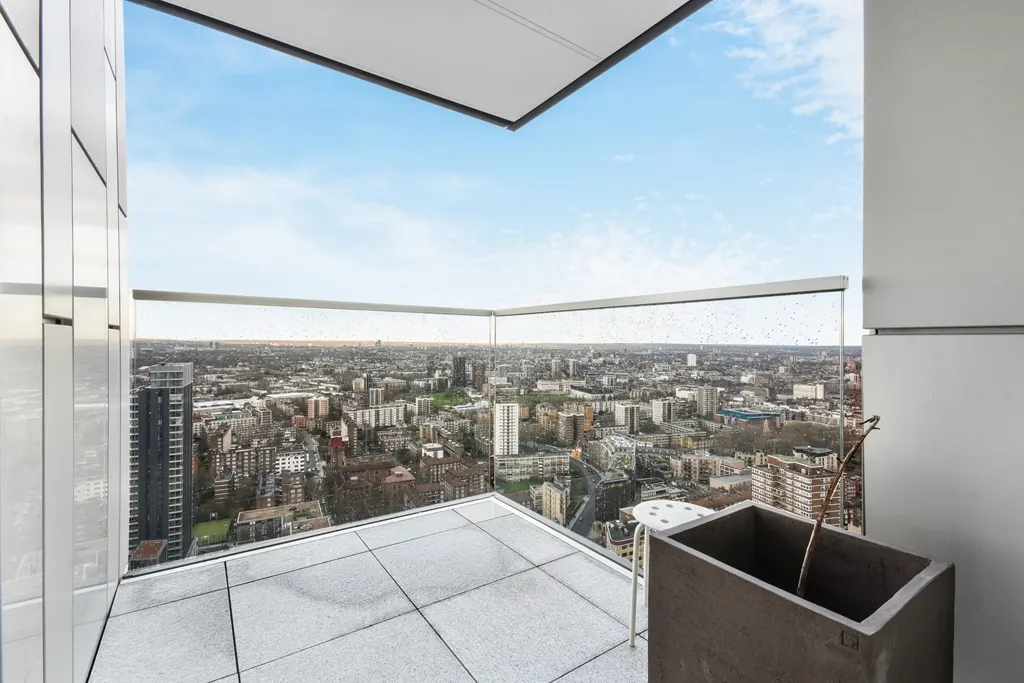 Flat City Garden Row in Greater London