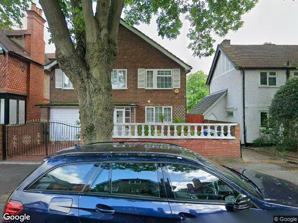 Flat Laburnham Road in Maidenhead