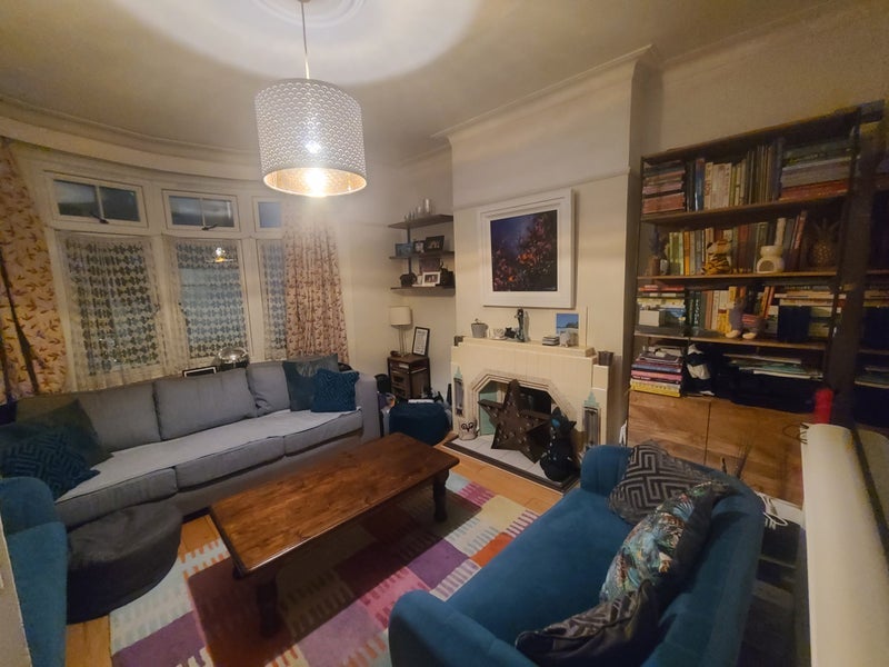 Room Lynwood Road in Greater London