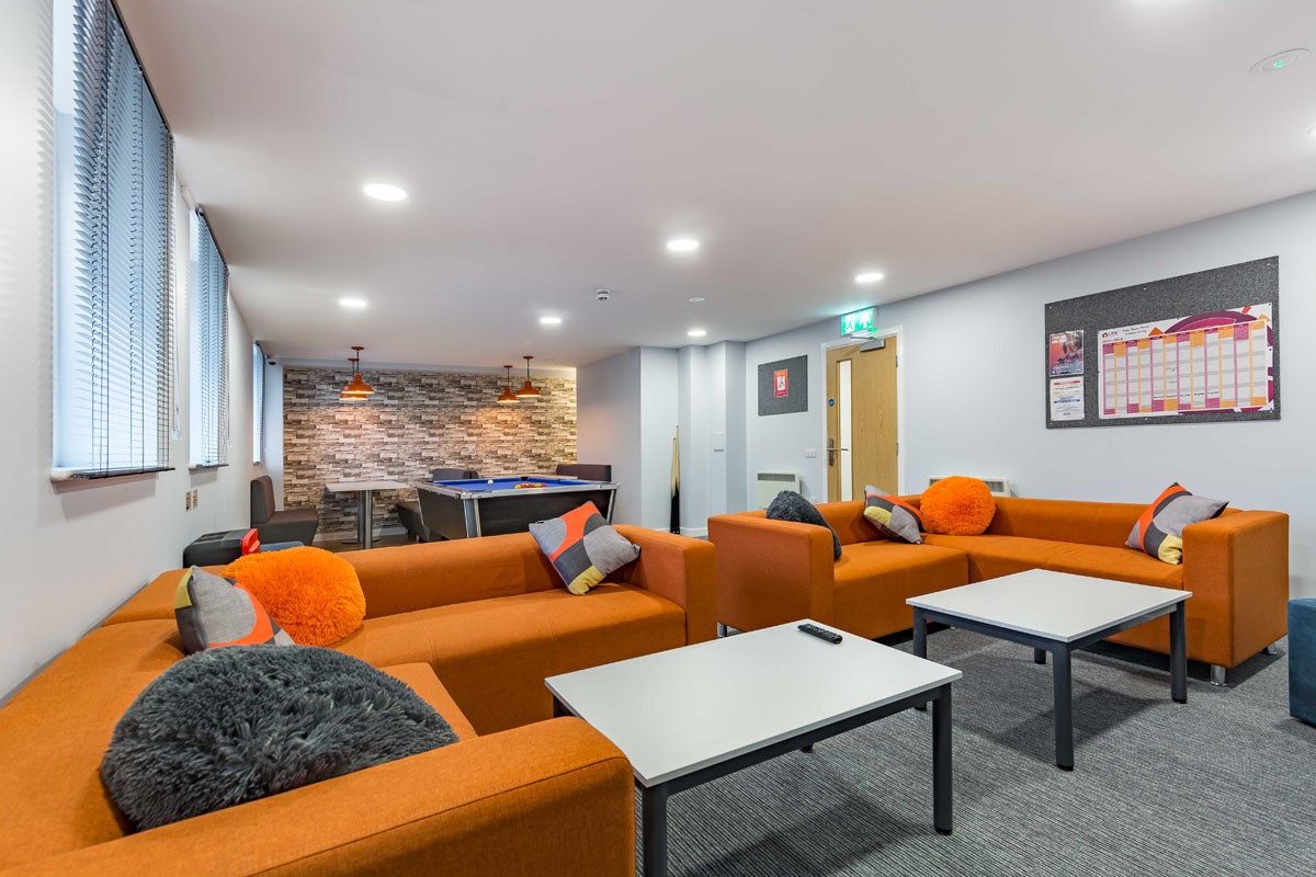 Room Apsley Road in Plymouth