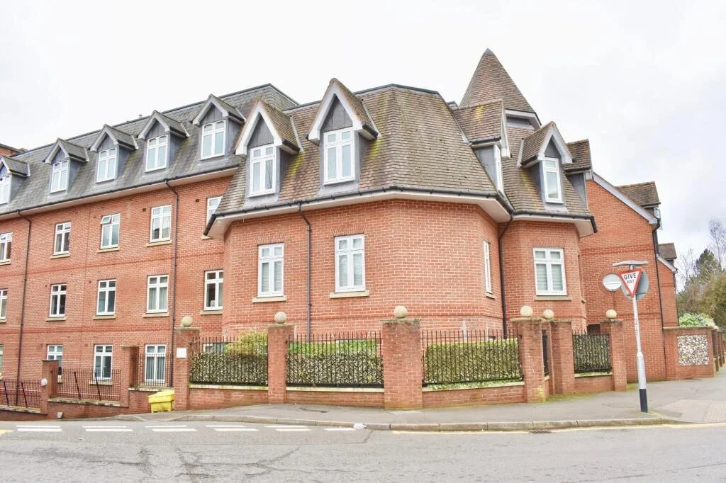 Flat Flint Cottages in Mole Valley