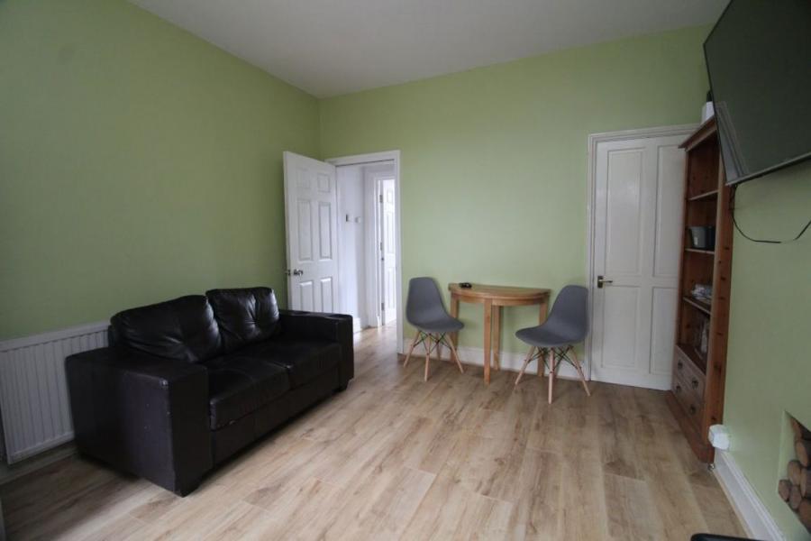 Room Burgoyne Road in Sheffield
