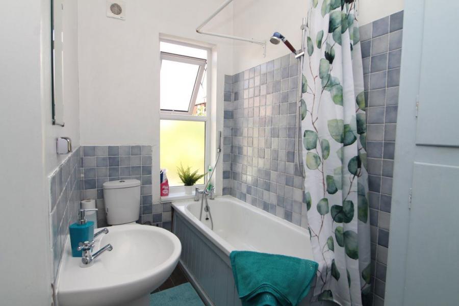 Room Burgoyne Road in Sheffield