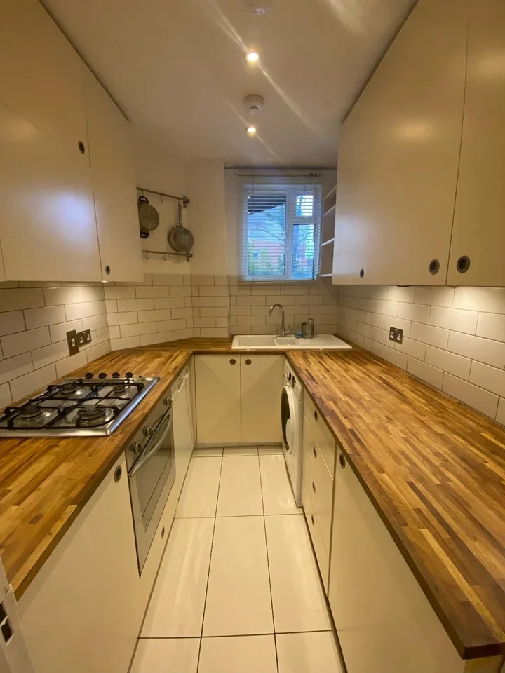 Flat Thurleigh Court in Greater London