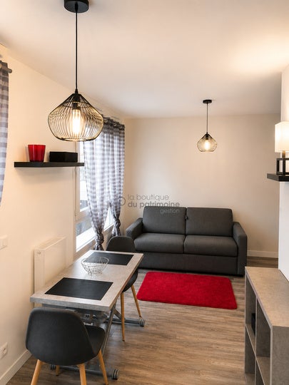Flat Rue Rémi Belleau in Talence